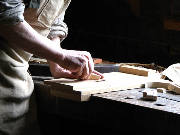 Ofrecemos un servicio de <strong>carpintería  de madera y ebanistería en Vilablareix</strong> adaptado a las necesidades del <strong>cliente</strong>.